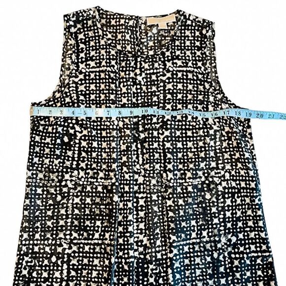 🍋 Michael Kors • Sleeveless Black & White Pattern Top - Picture 8 of 9